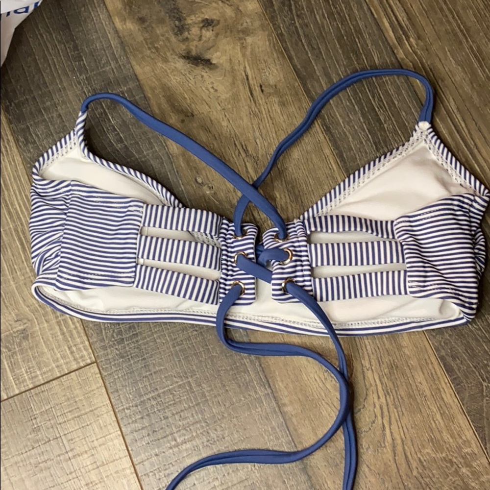 Cute bikini top with tied back